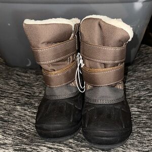 Cat & Jack Target Thermolite Lining Waterproof Black & Brown